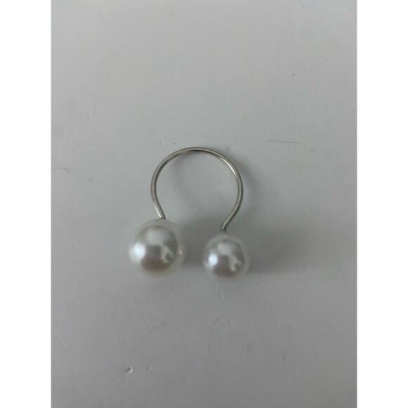 Boutique Jewelry - faux pearl ring size 8 silver tone